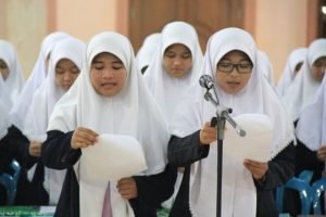 Santriwati Pondok Pesantren Gontor